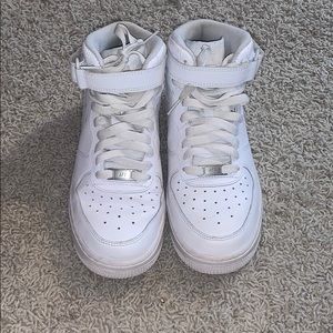 all white air force 1 mid